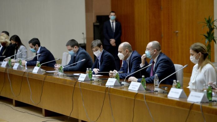 krizni-stab-odlucio-nema-popustanja-mera!