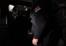 Vozio drogiran kroz crveno, policija mu u rezervoaru pronašla kokain (VIDEO) vozio-drogiran-kroz-crveno,-policija-mu-u-rezervoaru-pronasla-kokain-(video)