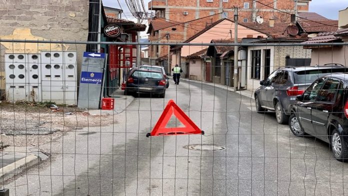 novi-pazar-–-saobracaj-u-ulici-sabana-koce-u-novom-pazaru-totalno-je-obustavljen-zbog-urusavanja-dela-puta-u-blizini-gradilista.