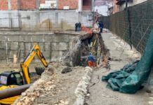 NOVI PAZAR: Zbog urušavanja temelja utonuo put, ulica zatvorena za saobraćaj (FOTO) novi-pazar:-zbog-urusavanja-temelja-utonuo-put,-ulica-zatvorena-za-saobracaj-(foto)