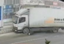 Kamion oborio pešaka u Novom Pazaru (VIDEO) kamion-oborio-pesaka-u-novom-pazaru-(video)