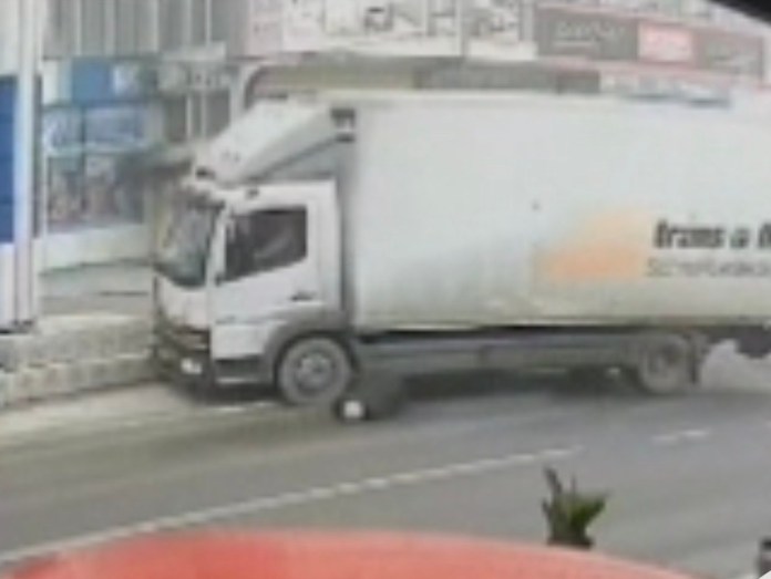kamion-oborio-pesaka-u-novom-pazaru-(video)