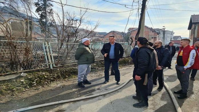 gradonacelnik-obisao-mesto-sinocnjeg-pozara-u-krugu-preduzeca-razvitak