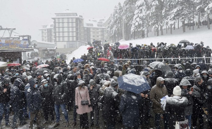 zlatibor-nova-epidemioloska-bomba!-ocekuje-se-30.000-turista-za-sretenje