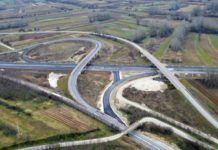 Mediji: Muškarac ubijen, njegovo telo izbačeno iz automobila nasred auto-puta mediji:-muskarac-ubijen,-njegovo-telo-izbaceno-iz-automobila-nasred-auto-puta