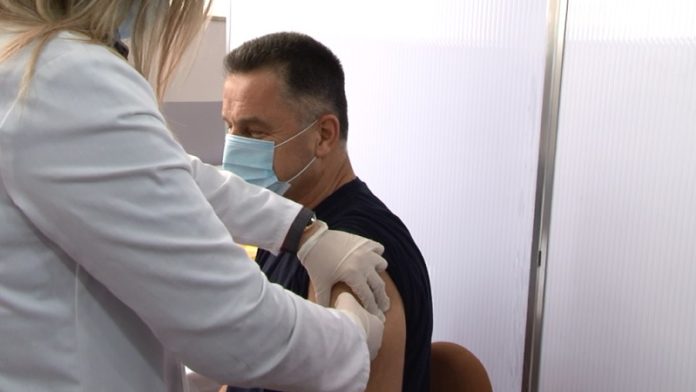 gradonacelnik-novog-pazara-primio-vakcinu-protiv-korona-virusa gradonacelnik-novog-pazara-primio-vakcinu-protiv-korona-virusa