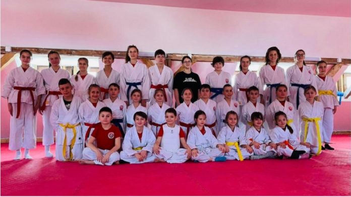 karatistima-feniksa-13-medalja-na-kvalifikacijama-za-sampionat-drzave