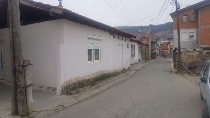 sestoclana-porodica-mora-na-ulicu-zbog-izgradnje-zgrade-na-vakufskom-placu sestoclana-porodica-mora-na-ulicu-zbog-izgradnje-zgrade-na-vakufskom-placu