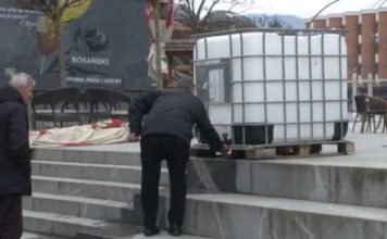 U Novom PAzaru ponovo postavljeni kanisteri sa sredstvima za dezinfekciju u-novom-pazaru-ponovo-postavljeni-kanisteri-sa-sredstvima-za-dezinfekciju