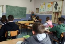 Stariji osnovci danas prelaze na onlajn nastavu: Časovi će biti emitovani putem RTS-a i platforme RTS Planeta stariji-osnovci-danas-prelaze-na-onlajn-nastavu:-casovi-ce-biti-emitovani-putem-rts-a-i-platforme-rts-planeta