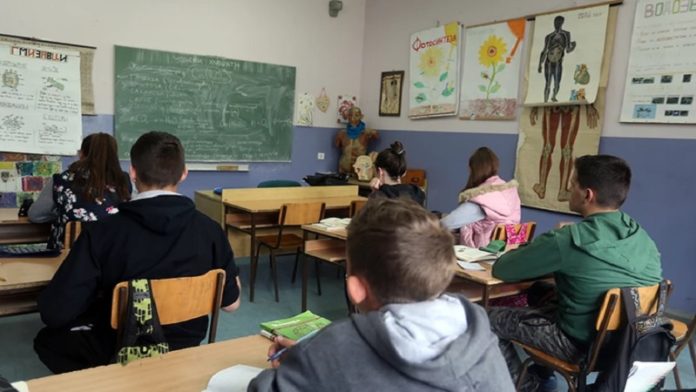 stariji-osnovci-danas-prelaze-na-onlajn-nastavu:-casovi-ce-biti-emitovani-putem-rts-a-i-platforme-rts-planeta stariji-osnovci-danas-prelaze-na-onlajn-nastavu:-casovi-ce-biti-emitovani-putem-rts-a-i-platforme-rts-planeta