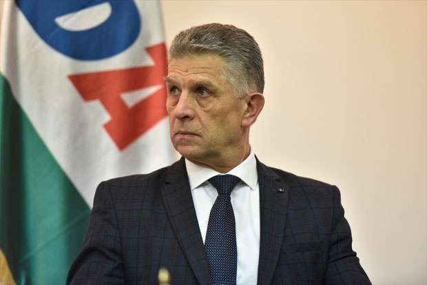 ugljanin:-druzite-se-i-zivite-punim-plucima,-ne-trebaju-vam-maske,-kosti-prave-antitela ugljanin:-druzite-se-i-zivite-punim-plucima,-ne-trebaju-vam-maske,-kosti-prave-antitela