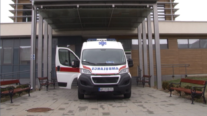 opsta-bolnica-novi-pazar-dobila-jos-jedno-sanitetsko-vozilo