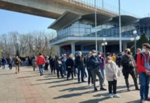 Građani BiH masovno na vakcinaciji u Beogradu: Veliki redovi, ali sve funkcioniše besprijekorno gradjani-bih-masovno-na-vakcinaciji-u-beogradu:-veliki-redovi,-ali-sve-funkcionise-besprijekorno