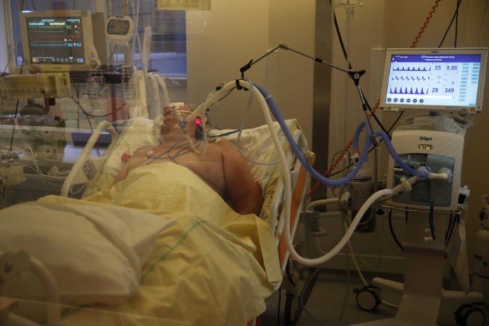 u-madjarskoj-za-dan-umrlo-302-ljudi,-najveci-dnevni-bilans-od-pocetka-pandemije