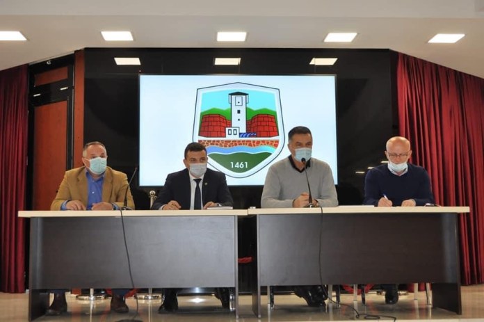 novi-pazar:-nestabilne-epidemioloske-prilike,-stab-poziva-gradjane-da-se-vakcinisu