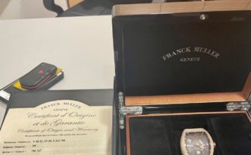 Luksuzan sat u džepu sakoa, pakovanje u prtljagu luksuzan-sat-u-dzepu-sakoa,-pakovanje-u-prtljagu