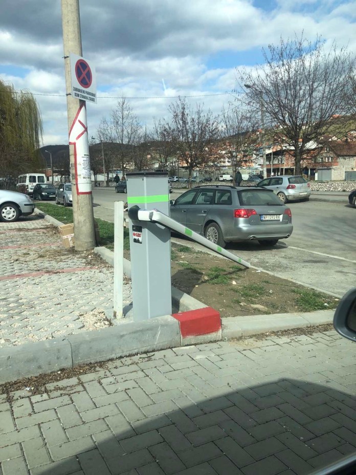 novi-pazar:-vandali-vec-cetvrti-put-lome-rampu-na-parkingu-ispred-zgrade novi-pazar:-vandali-vec-cetvrti-put-lome-rampu-na-parkingu-ispred-zgrade