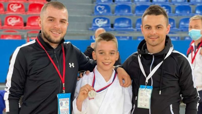 avramovicu-srebro-na-skolskom-prvenstvu-srbije-u-karateu avramovicu-srebro-na-skolskom-prvenstvu-srbije-u-karateu