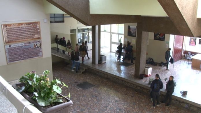 posle-pet-nedelja-pauze:-svi-djaci-od-danas-ponovo-u-skolskim-klupama posle-pet-nedelja-pauze:-svi-djaci-od-danas-ponovo-u-skolskim-klupama