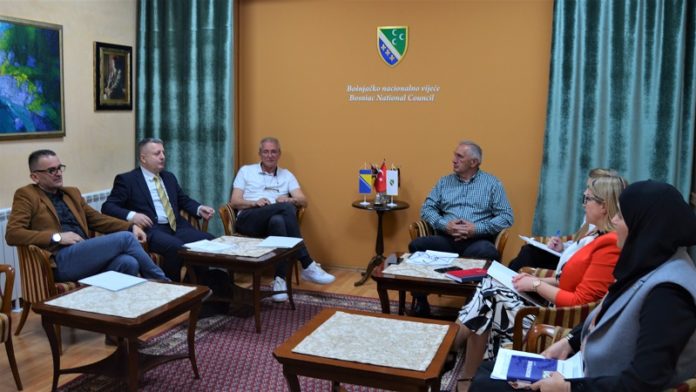 osnovna-skola-u-dugoj-poljani-nosice-ime-dr-dzevada-ljajica