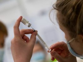britanska-studija:-veoma-malo-umre-posle-prve-doze-vakcine