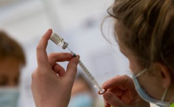 Britanska studija: Veoma malo umre posle prve doze vakcine britanska-studija:-veoma-malo-umre-posle-prve-doze-vakcine