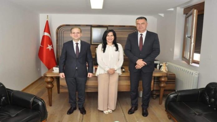 gradski-zvanicnici-u-poseti-turskom-konzulatu gradski-zvanicnici-u-poseti-turskom-konzulatu