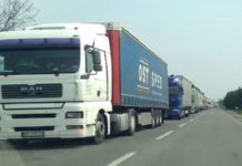 Na prelzima višesatno čekanje kamiona na-prelzima-visesatno-cekanje-kamiona