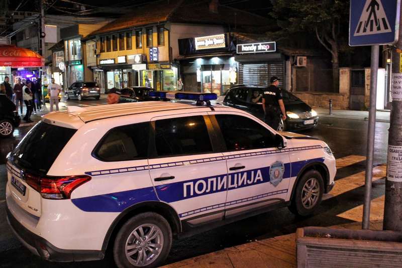 policija-na-ulicama-novog-pazara:-pojacana-kontrola-osoba-i-vozila