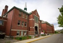 U Kanadi pronađena masovna grobnica sa ostacima 215 domorodačke dece u-kanadi-pronadjena-masovna-grobnica-sa-ostacima-215-domorodacke-dece