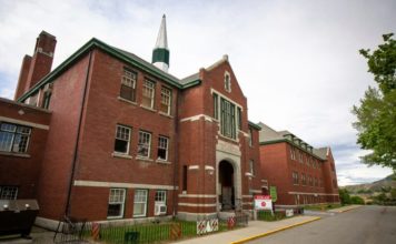 U Kanadi pronađena masovna grobnica sa ostacima 215 domorodačke dece u-kanadi-pronadjena-masovna-grobnica-sa-ostacima-215-domorodacke-dece