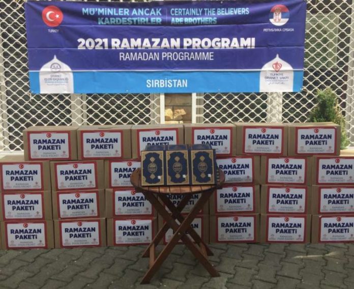 dijanet-republike-turske-podjelio-1450-ramazanskih-paketa-ugrozenim-porodicama-iz-srbije