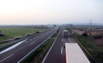 Na auto-putu se zapalila prikolica kamiona na-auto-putu-se-zapalila-prikolica-kamiona