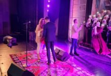 NESVAKIDAŠNJA PROSIDBA! Novopazarac na koncertu zaprosio Prijepoljku (VIDEO) nesvakidasnja-prosidba!-novopazarac-na-koncertu-zaprosio-prijepoljku-(video)