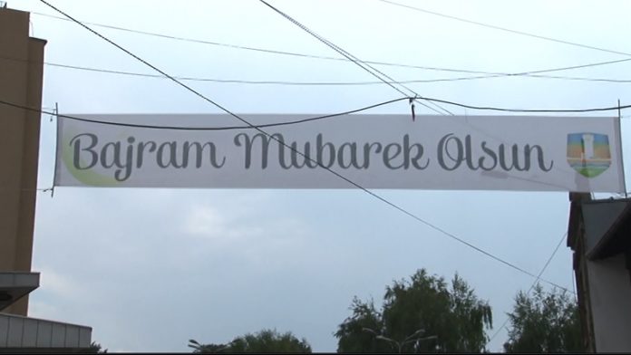 muslimani-sirom-sveta-proslavljaju-prvi-dan-ramazanskog-bajrama muslimani-sirom-sveta-proslavljaju-prvi-dan-ramazanskog-bajrama