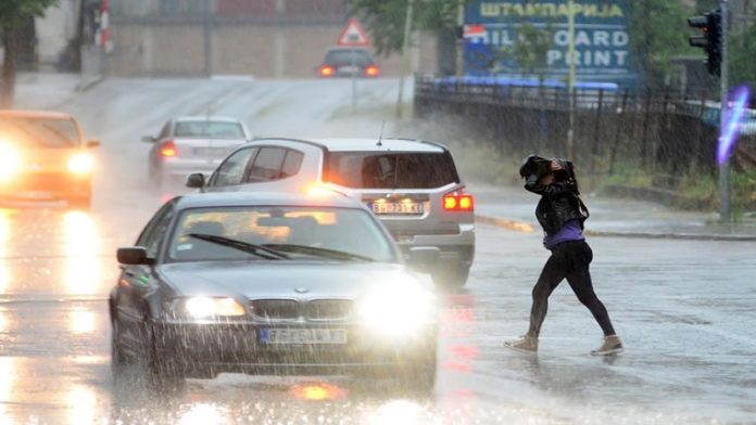 amss-upozorava-vozace:-kisa-ce-otezavati-voznju