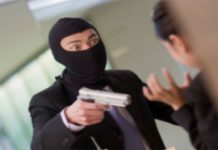 Radniku kladionice pretio pištoljem i uzeo novac radniku-kladionice-pretio-pistoljem-i-uzeo-novac