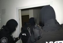 SBPOK traga za osumnjičenim za arsenal oružja i drogu sbpok-traga-za-osumnjicenim-za-arsenal-oruzja-i-drogu