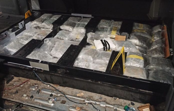 na-gp-batrovci-uhapsen-muskarac-sa-41-kilogram-marihuane-(foto+video) na-gp-batrovci-uhapsen-muskarac-sa-41-kilogram-marihuane-(foto+video)