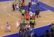 HAOS U BEOGRADU! Navijač FON-a tukao doktora Novog Pazara! Titula u senci incidenta (VIDEO) haos-u-beogradu!-navijac-fon-a-tukao-doktora-novog-pazara!-titula-u-senci-incidenta-(video)