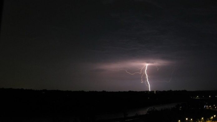 tuzan-dan-na-pesteri:-udar-groma-usmrtio-decaka-u-zitnicu