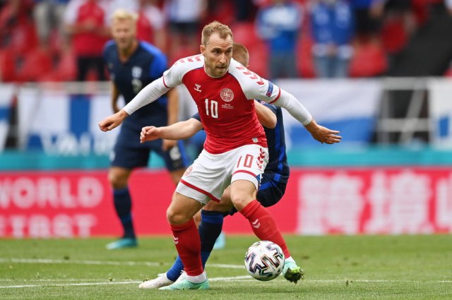 haos-na-stadionu:-eriksen-se-srusio,-u-toku-reanimacija