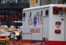 Njujork: Majka bacila dvoje male dece kroz prozor i skočila za njima njujork:-majka-bacila-dvoje-male-dece-kroz-prozor-i-skocila-za-njima