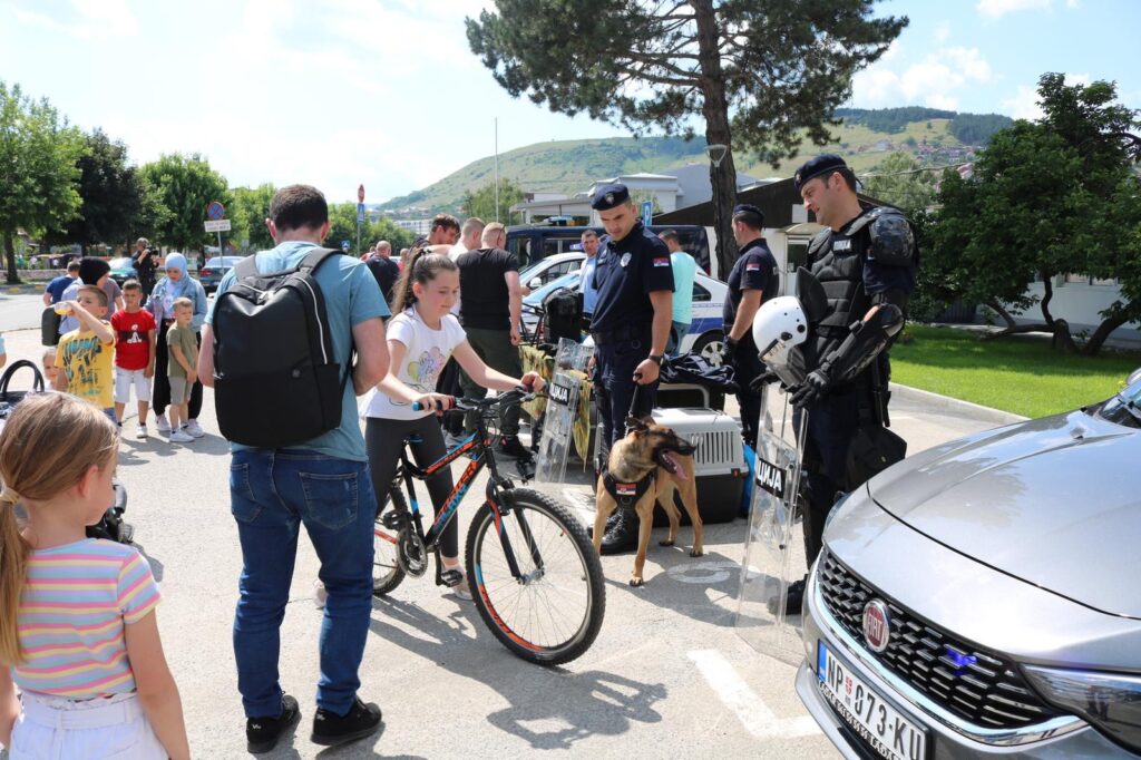 dan-mup-a-obelezen-u-novom-pazaru!-predstavljena-oprema-policije-i-vatrogasne-jedinice-(foto)