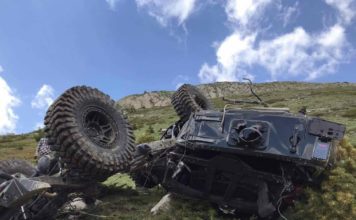 OVAKO NEŠTO NISTE VIDELI! “Off Road” automobil se bukvalno raspao nakon prevrtanja (VIDEO) ovako-nesto-niste-videli!-“off-road”-automobil-se-bukvalno-raspao-nakon-prevrtanja-(video)