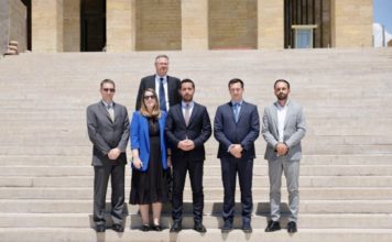 Momirović i Buhić posetili mauzolej Ataturka u Antikabiru momirovic-i-buhic-posetili-mauzolej-ataturka-u-antikabiru