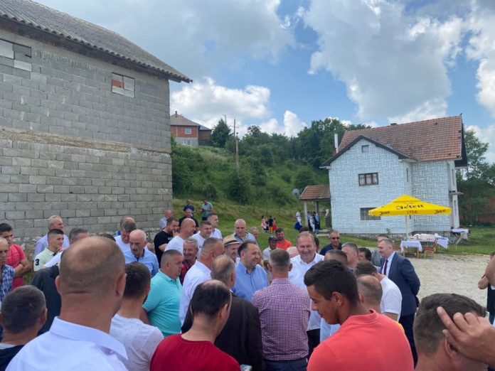 vucic-i-ljajic-obisli-dzamiju-u-selu-buce vucic-i-ljajic-obisli-dzamiju-u-selu-buce