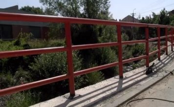 NOVI PAZAR: Postavljanje zaštitne ograde u Ulici Narodnog fronta novi-pazar:-postavljanje-zastitne-ograde-u-ulici-narodnog-fronta