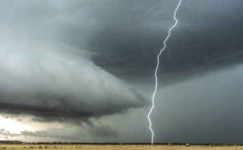 Dve sestre poginule, a treća teško ranjena u udaru groma dve-sestre-poginule,-a-treca-tesko-ranjena-u-udaru-groma